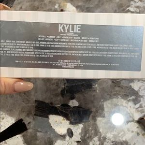 Kylie Cosmetics Makeup - Kylie Jenner Cosmetics Nice Eyeshadow pallet Kylie Cosmetics Makeup - Kylie Jenner Cosmetics Nice Eyeshadow pallet